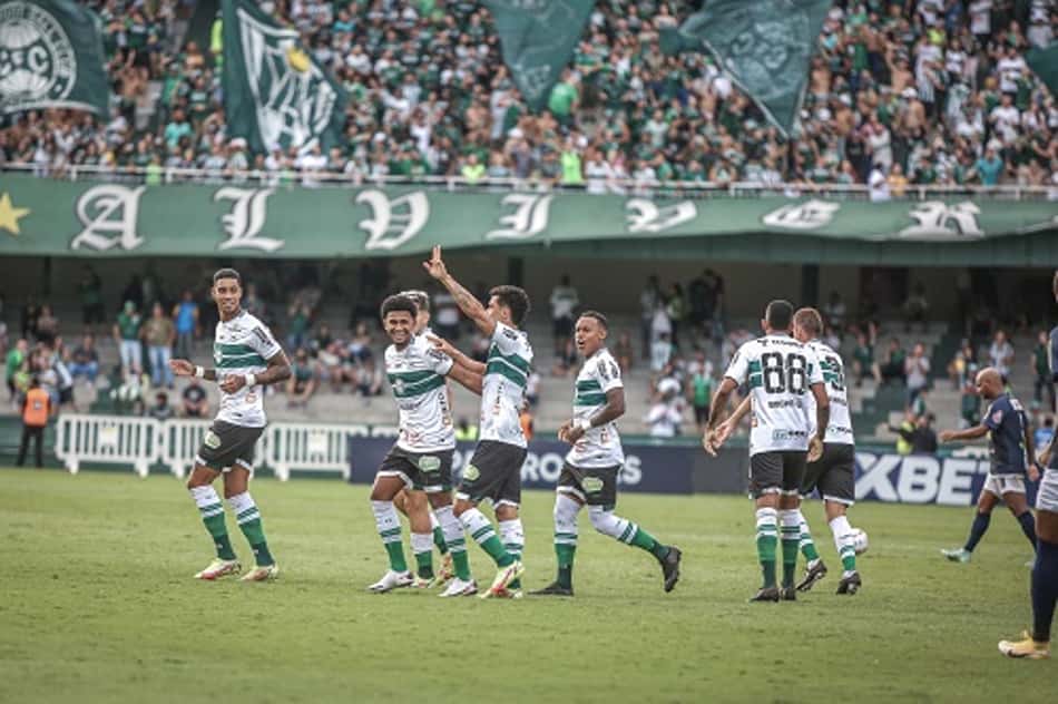 Coritiba vence Cianorte novamente e avança para a semifinal do Paranaense