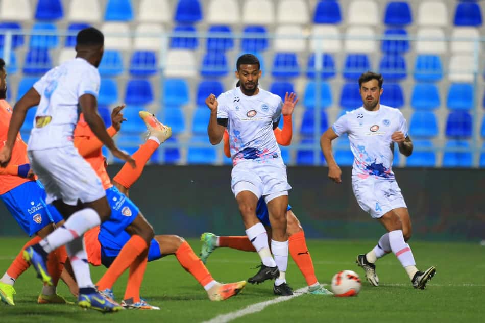 No centésimo jogo de Renato Chaves na Liga Saudita, Al Batin não sofre gol e bate o Al Raed