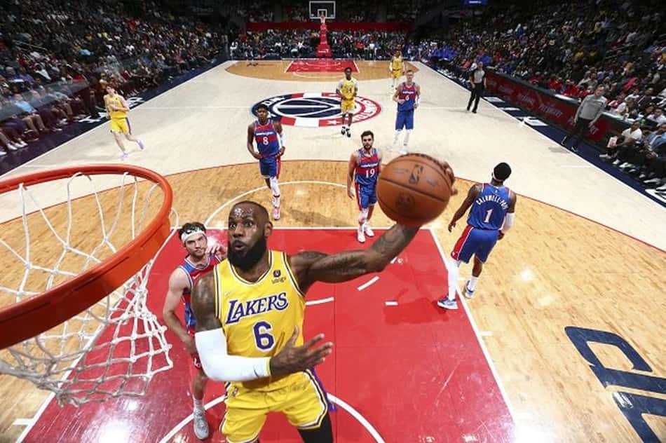 Lakers toma virada no último quarto e perde para o Wizards
