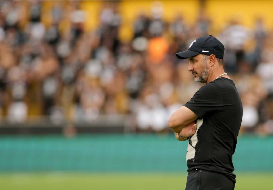 Vítor Pereira completa três meses de Corinthians ainda se encontrando no futebol brasileiro
