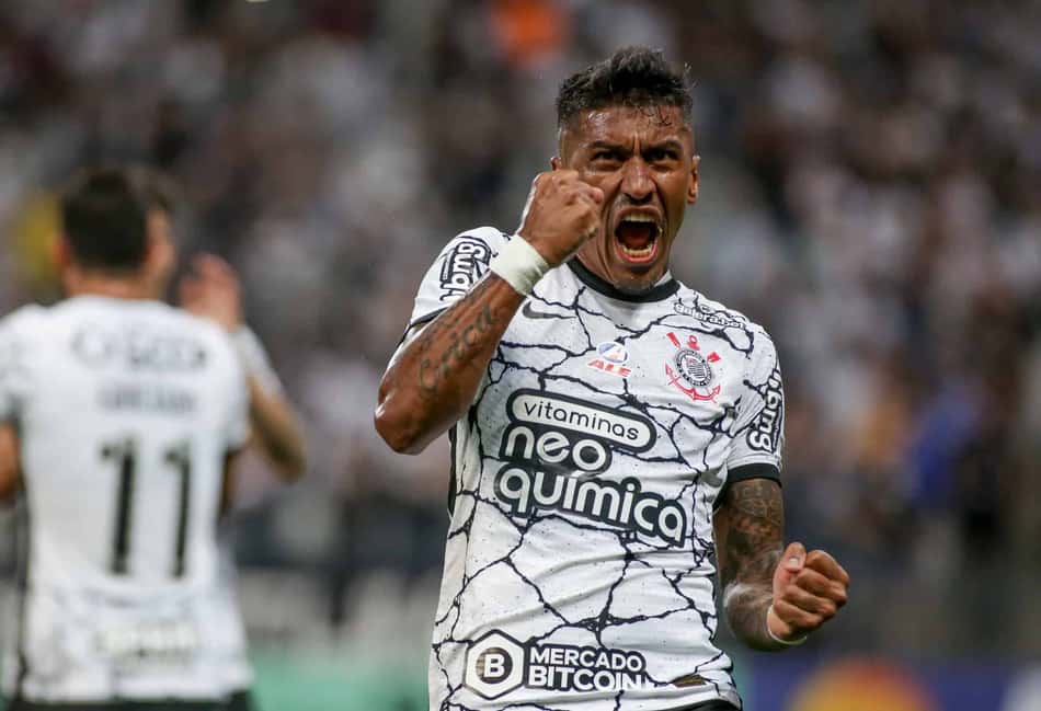 Paulinho volta para pré-temporada do Corinthians e departamento médico deixa de ser problema