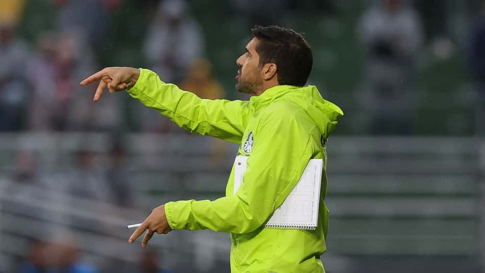 LANCE! Rápido: Abel Ferreira renova com o Palmeiras e mais!
