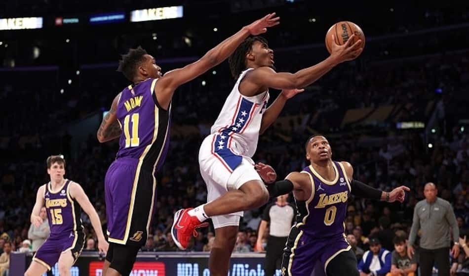 Sem LeBron, Lakers não consegue segurar o Sixers