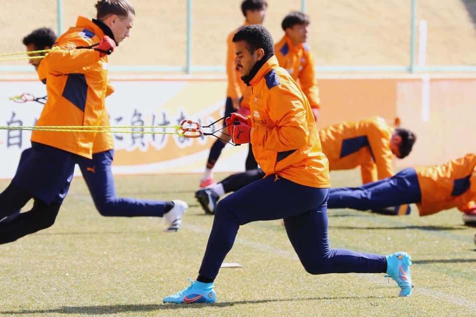 Ex-Paraná fala sobre trabalhos para temporada positiva no Japão