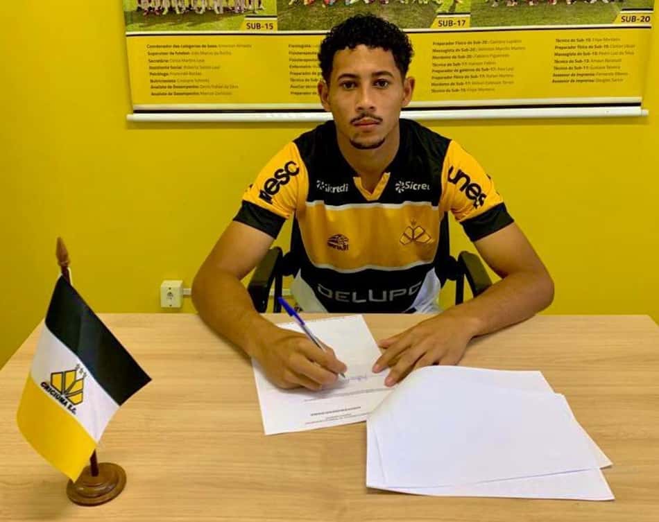 Guilherme assina primeiro contrato com o Criciúma