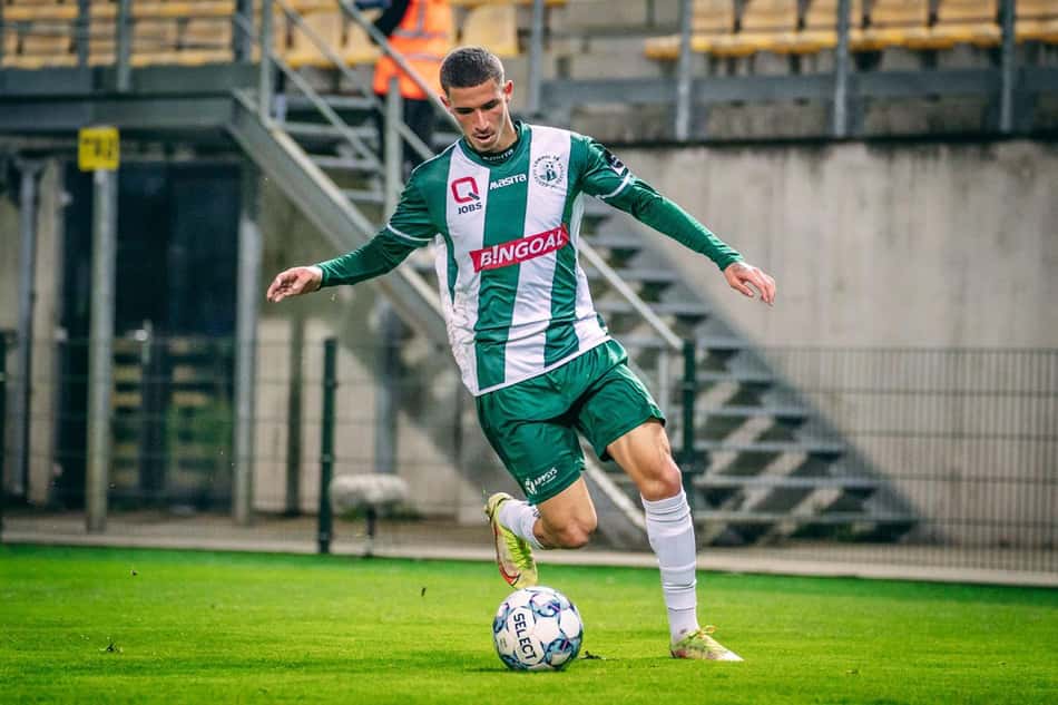 Há seis meses na Europa, Arthur Sales é um dos destaques do Lommel SK