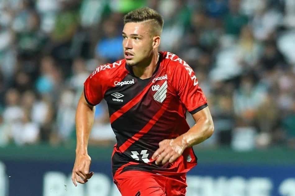 Vasco inicia conversas com Athletico-PR para contratar Guilherme Bissoli