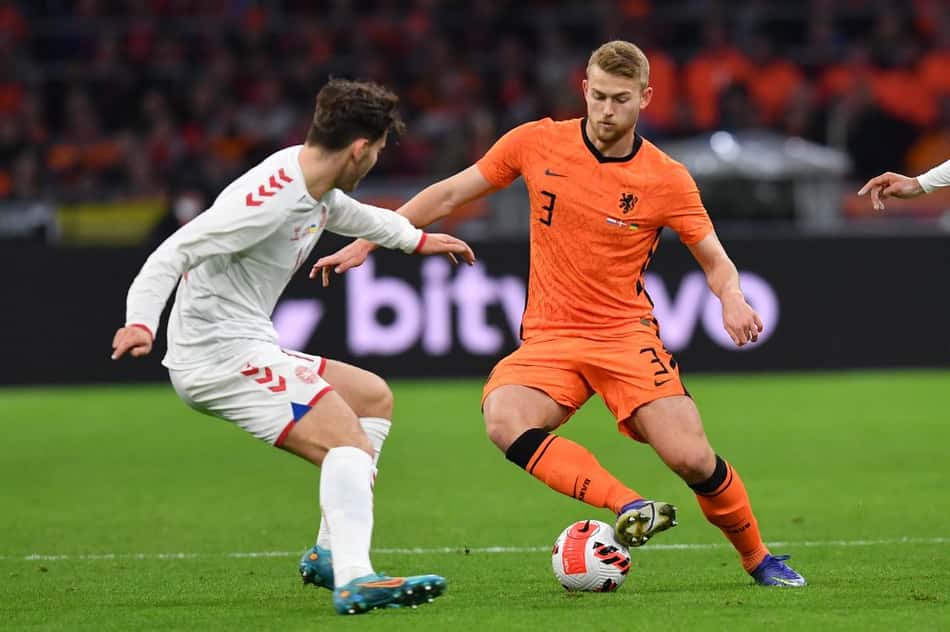 De Ligt admite receio de cometer entradas em Eriksen, que voltou à seleção da Dinamarca: 'Tive calafrios'