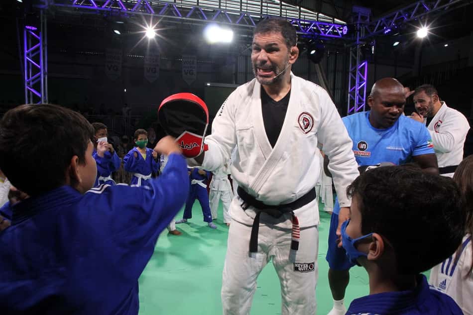 Artes marciais nas escolas: Irmãos Nogueira inauguram projeto inédito para milhares de jovens em Mato Grosso