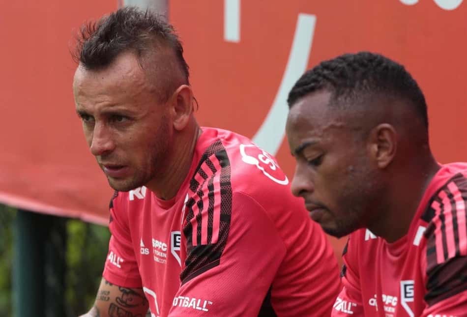 Com treino tático, São Paulo encerra preparação para final; veja possível escalação