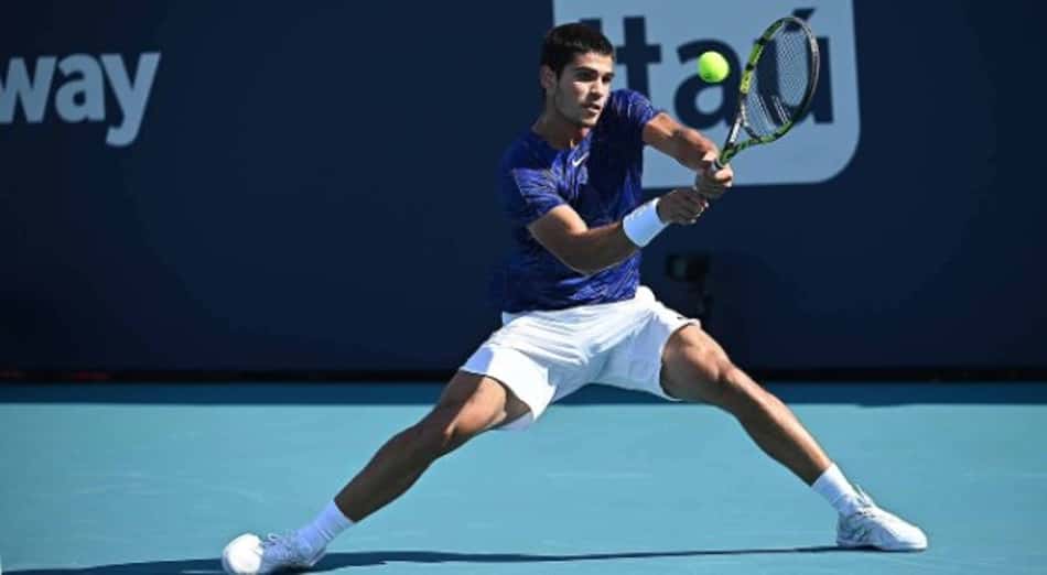 Alcaraz conquista belíssima virada contra Tsitsipas em Miami