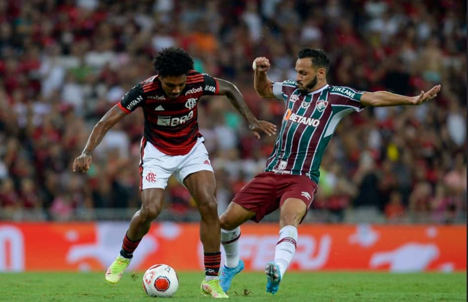 Vitinho, do Flamengo, sente dores e vira dúvida para decisão do Carioca