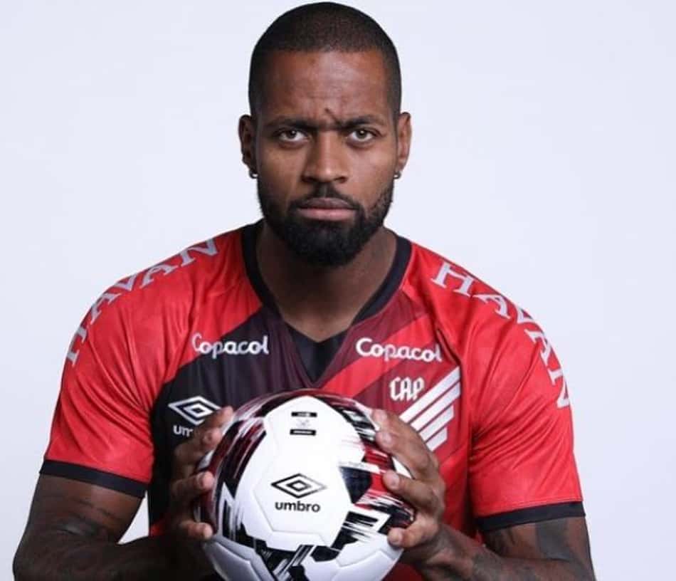Após deixar a Ponte Preta, Dedé é oficializado como novo reforço do Athletico Paranaense