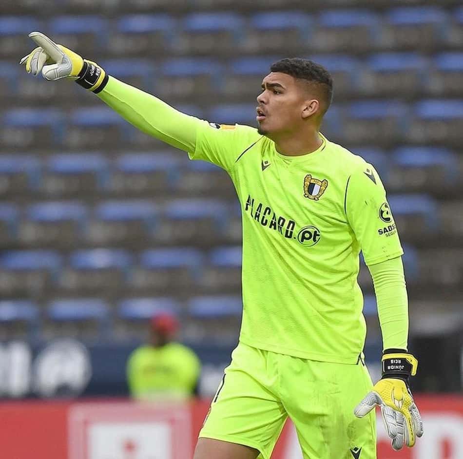 Luiz Júnior se destaca entre os goleiros brasileiros na Liga Portugal