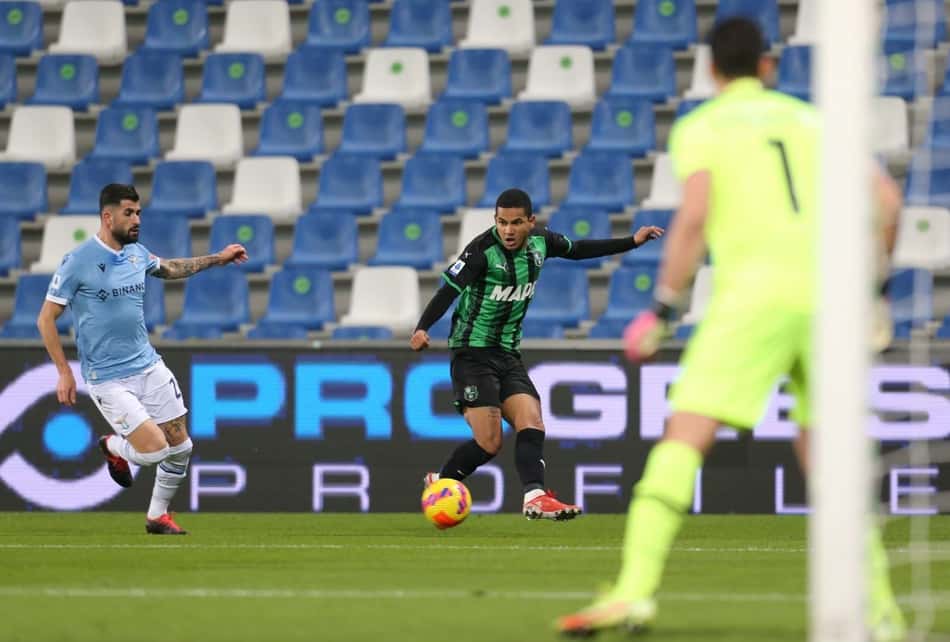 Prestes a completar três anos de seu primeiro gol pelo Sassuolo, lateral Rogério reencontra a Lazio