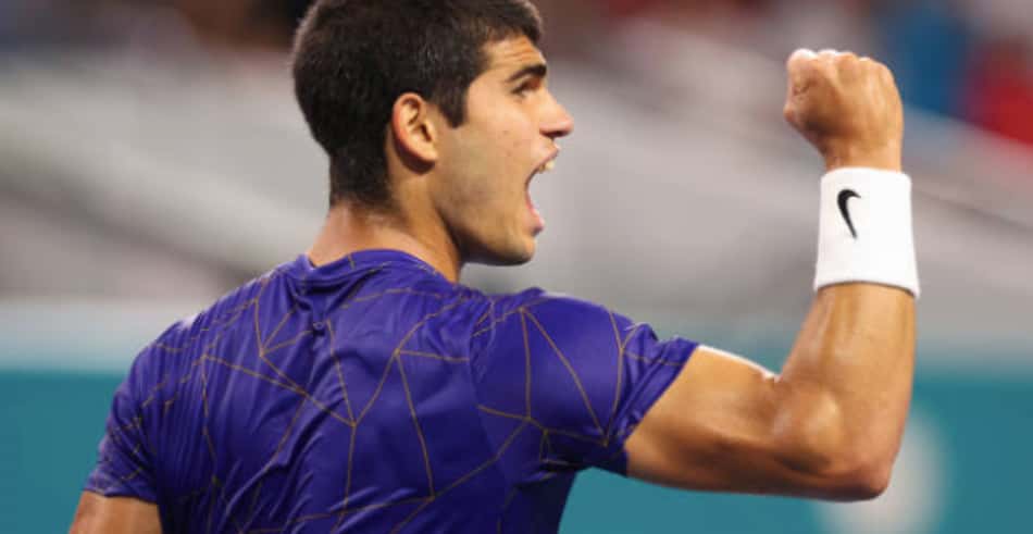 Alcaraz vira jogão contra Kecmanovic e vai à semi em Miami