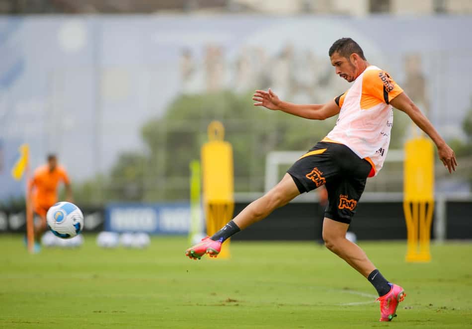 Bruno Melo, do Corinthians, prega respeito ao Santos antes do duelo na Copa do Brasil: 'Jogo muito difícil'