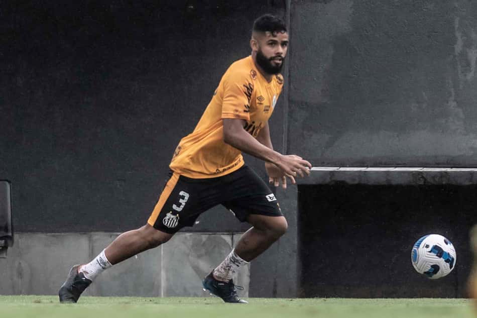 Felipe Jonatan sente a coxa e será reavaliado pelo Santos