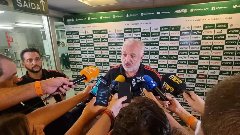 Carlos Belmonte afirma confiar na comissão técnica do São Paulo e ressalta que não haverá trocas