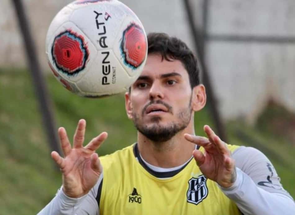 Na Ponte Preta, Fabrício quer recuperação na Série B contra a Chapecoense
