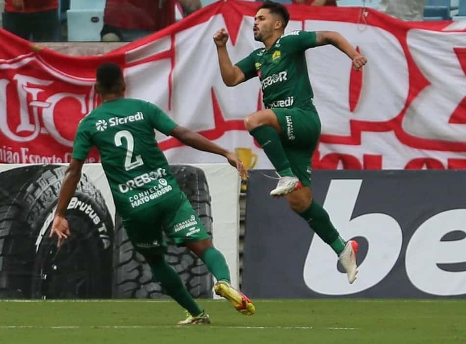 Alesson e Marcão conquistam primeiro título pelo Cuiabá