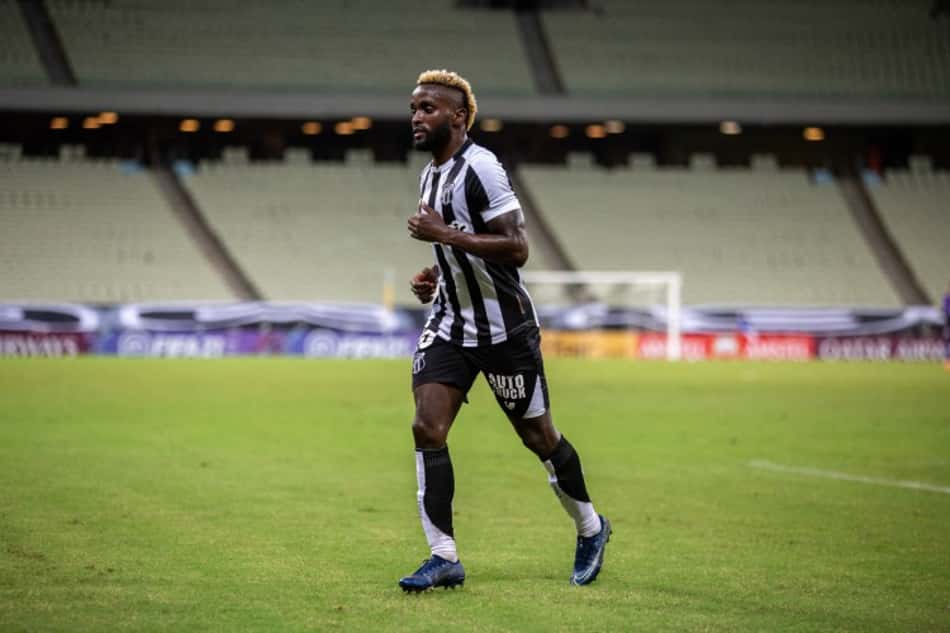 Santos encaminha a contratação do atacante Steven Mendoza