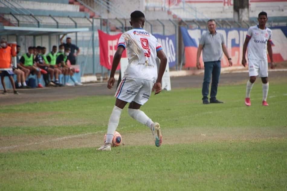 Ex-Bahia, jovem atacante fica livre e recebe sondagens de clubes tradicionais