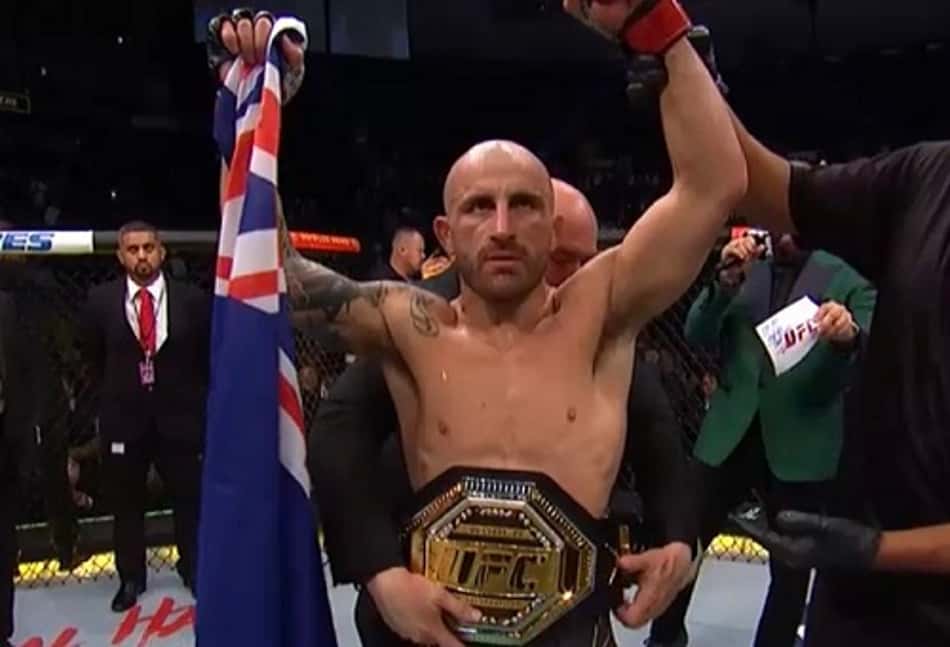 Alexander Volkanovski e Aljamain Sterling vencem e seguem como campeões no UFC 273
