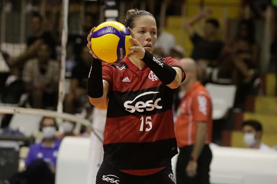 Monique sofre lesão no joelho e desfalca Sesc Flamengo em 'decisão'