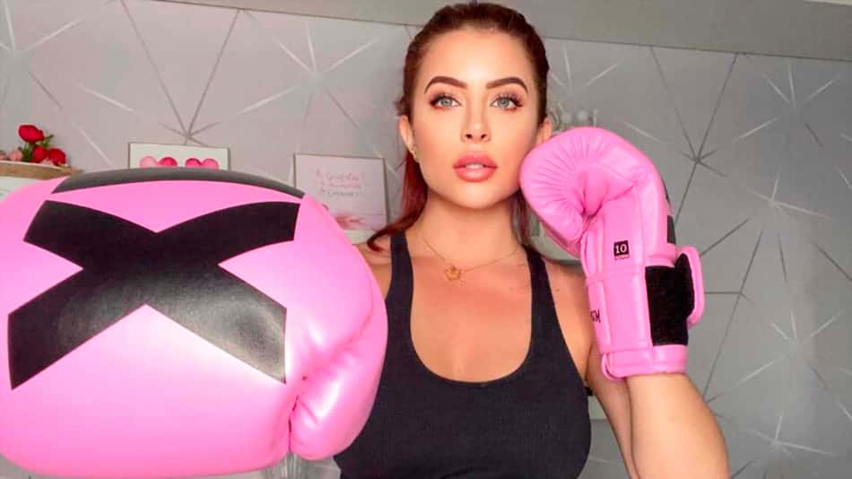 Cantora Hanny Boni conta como o boxe melhorou sua performance na música