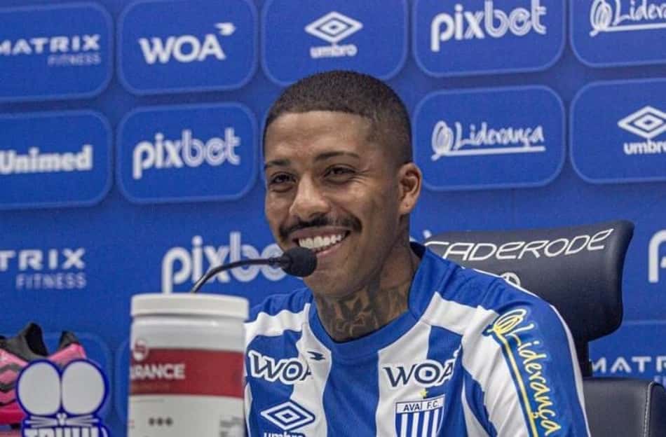 Após gol pelo Avaí sobre o Palmeiras, Jean Pyerre desabafa: 'Todos nós temos nossas lutas'