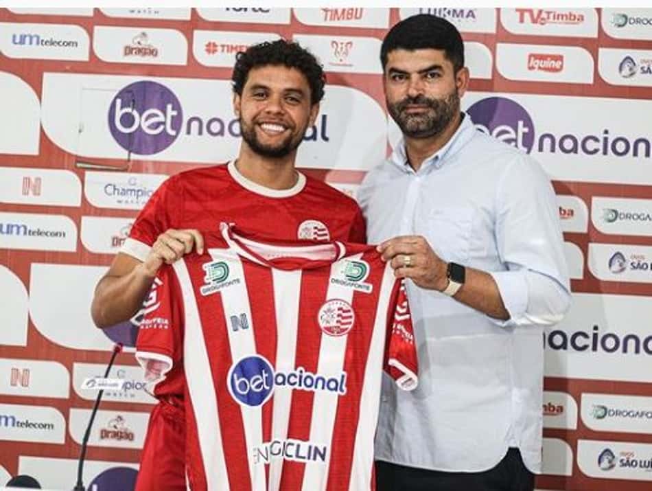 Lateral Victor Ferraz comemora retorno ao Náutico