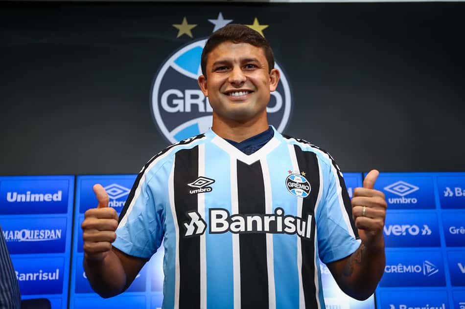 LANCE! Rápido: Elkeson liberado para estrear pelo Grêmio, PSG volta a campo nesta sexta e mais