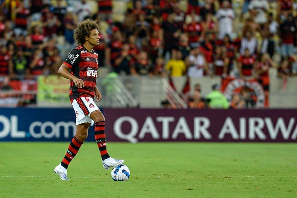 Flamengo acerta venda de Willian Arão ao Fenerbahçe, da Turquia