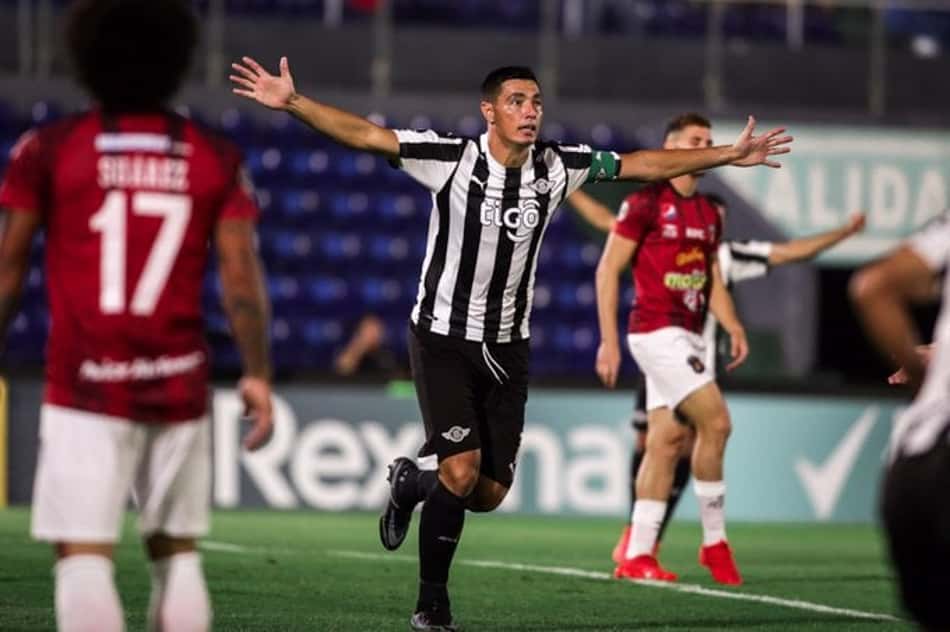 Libertad vence Caracas e se isola na liderança do Grupo B da Libertadores