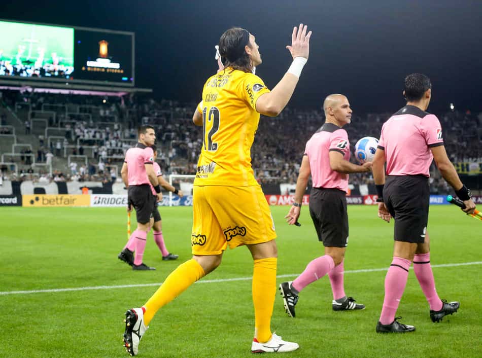 Após dias difíceis, Cássio é fundamental em vitória do Corinthians na Libertadores