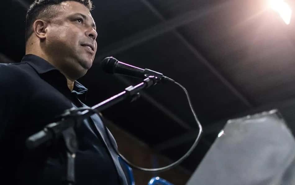 Liderança, cortes de gastos e confiança: Ronaldo completa cinco meses no Cruzeiro