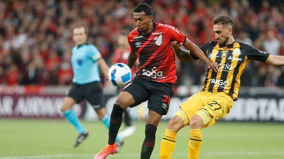 The Strongest x Athletico-PR: prováveis escalações e onde assistir ao embate da Libertadores