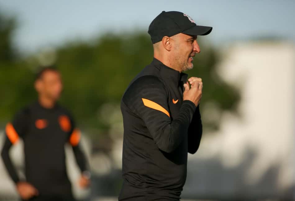 Vítor Pereira não viaja com a delegação do Corinthians para Cali; entenda