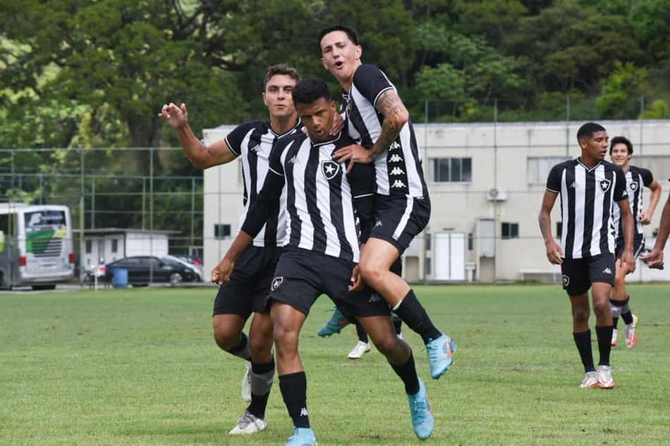 Base: Botafogo tem vitórias em diferentes categorias dos estaduais neste sábado