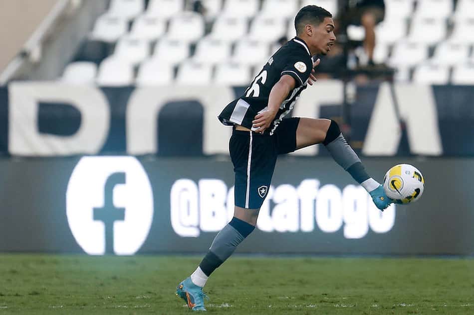 Hugo deve ser a novidade no Botafogo contra o Ceará; veja provável time