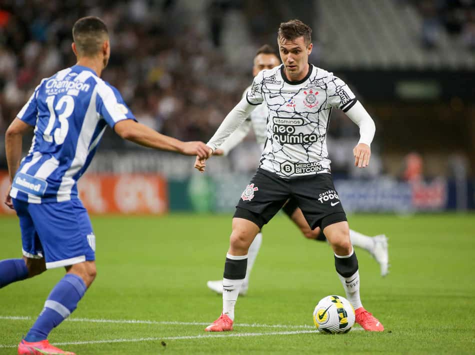 Avaí tenta quebrar jejum de 11 anos contra o Corinthians