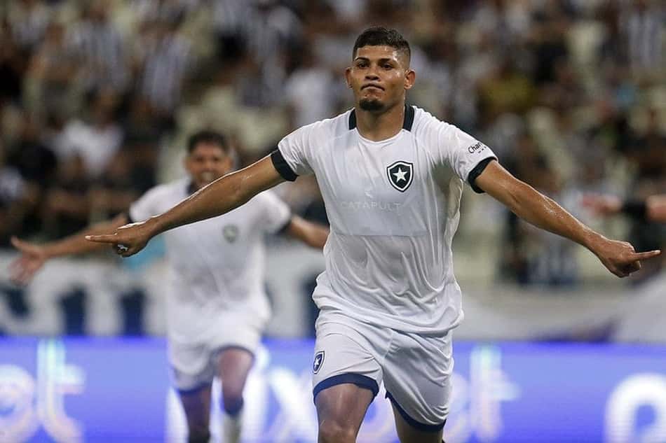 Entenda por que o Botafogo considera negociar Erison para o Estoril