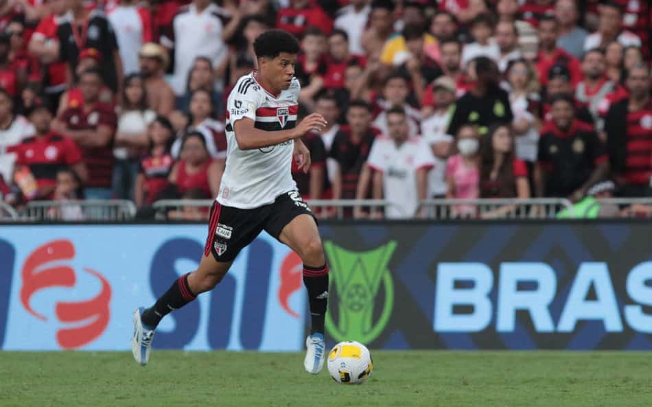 Ingleses batem o pé, e Gabriel Sara deixará São Paulo nos próximos dias