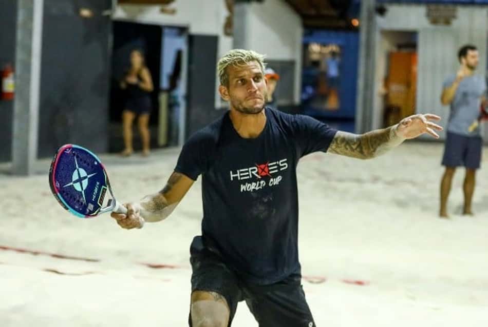 Rafael Moura, o He-Man, participa de evento com estrelas do Beach Tennis no Flamengo