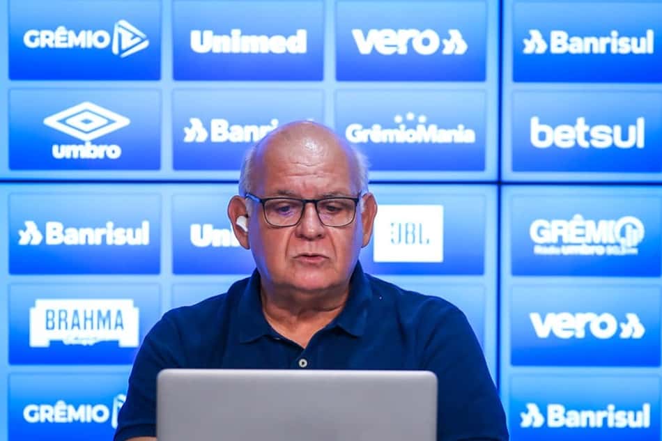 Presidente do Grêmio dá respaldo ao técnico Roger Machado: 'Trabalho é consistente'