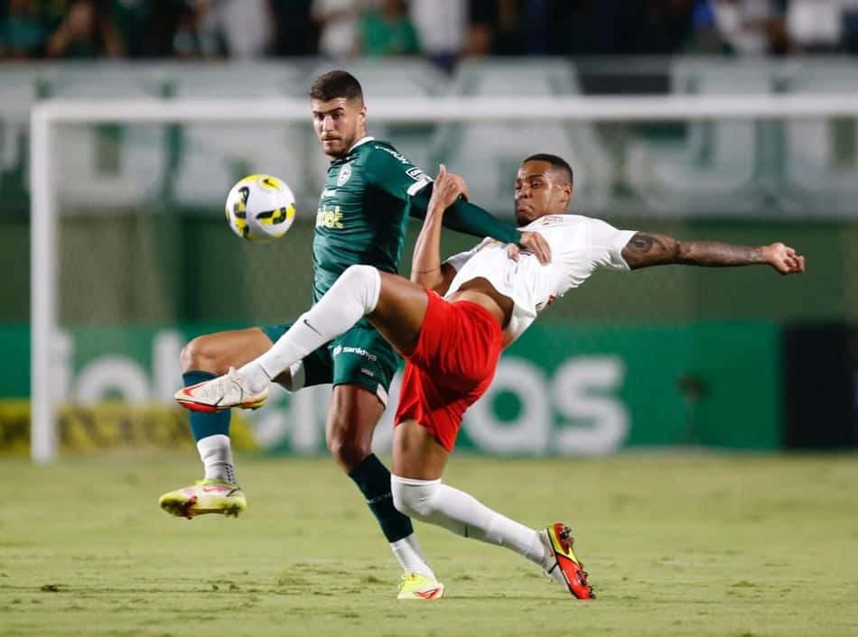 Em Goiânia, Bragantino vira sobre o Goiás e garante vantagem na Copa do Brasil