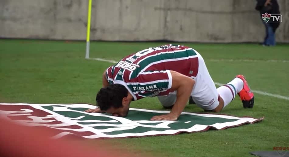Torcida do Fluminense se associa em massa e lota caravanas para jogo de despedida de Fred