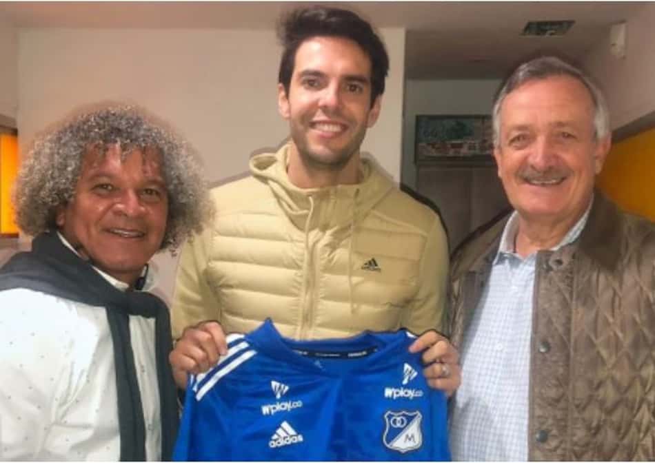 Kaká posa com camisa de time sul-americano e agita a internet