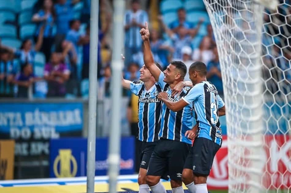LANCE! Rápido: Diego Souza dá show, PSG decide sobre Navas e mais!
